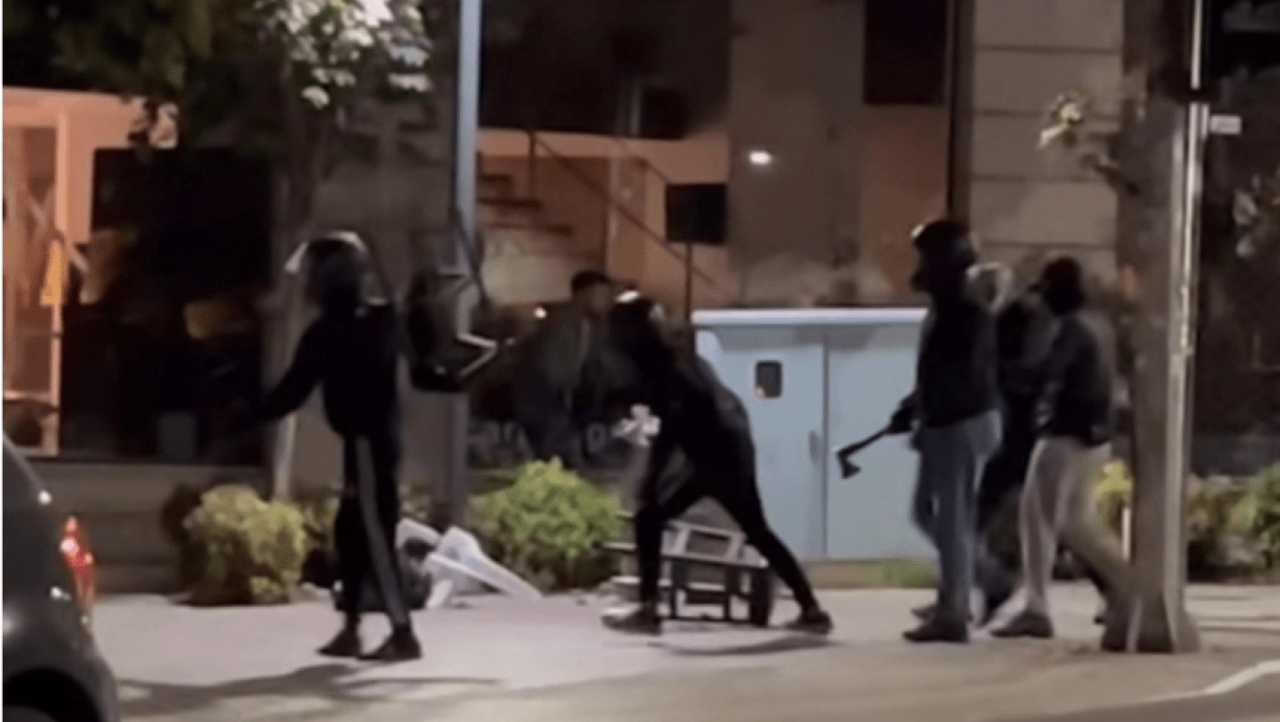 Θεσσαλονίκη: Νέο βίντεο ντοκουμέντο από την επίθεση με τσεκούρι, σε στέκι οπαδών του ΠΑΟΚ