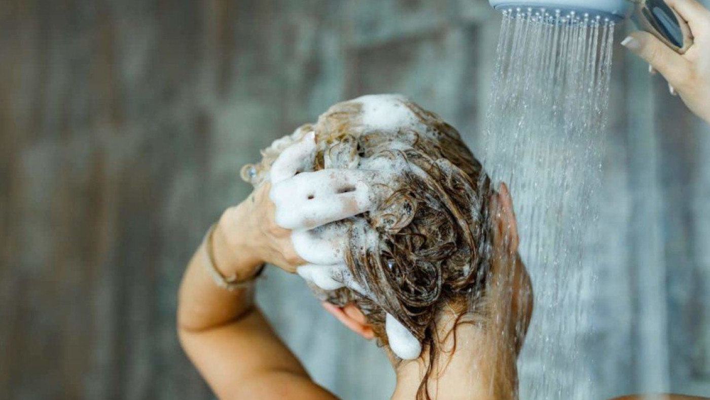 Λούσιμο από χρυσάφι: Καλπάζουν οι τιμές σε σαμπουάν και αφρόλουτρα