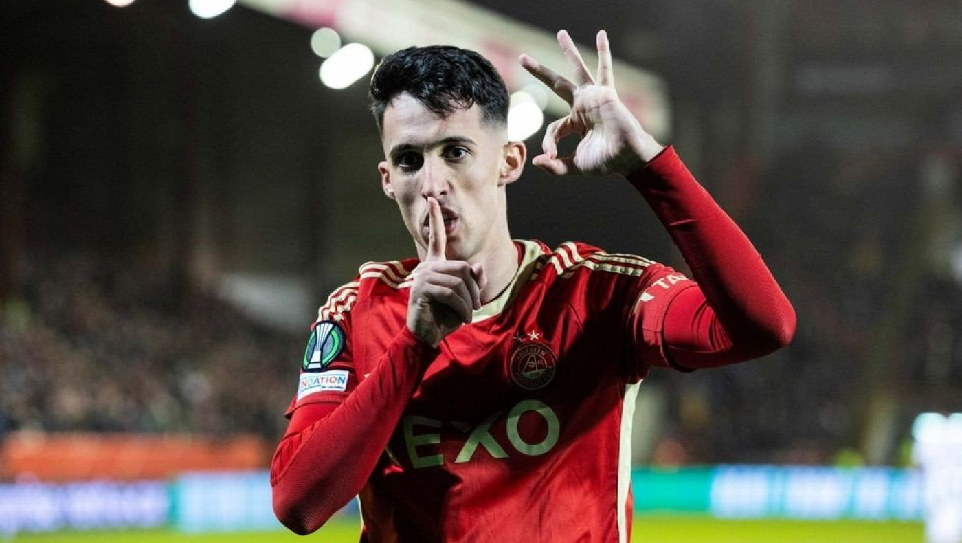 Απίστευτη πρόκληση Μιόφσκι! Πανηγύρισε με χειρονομία «μιας εθνικής μακεδονικής εθνότητας»