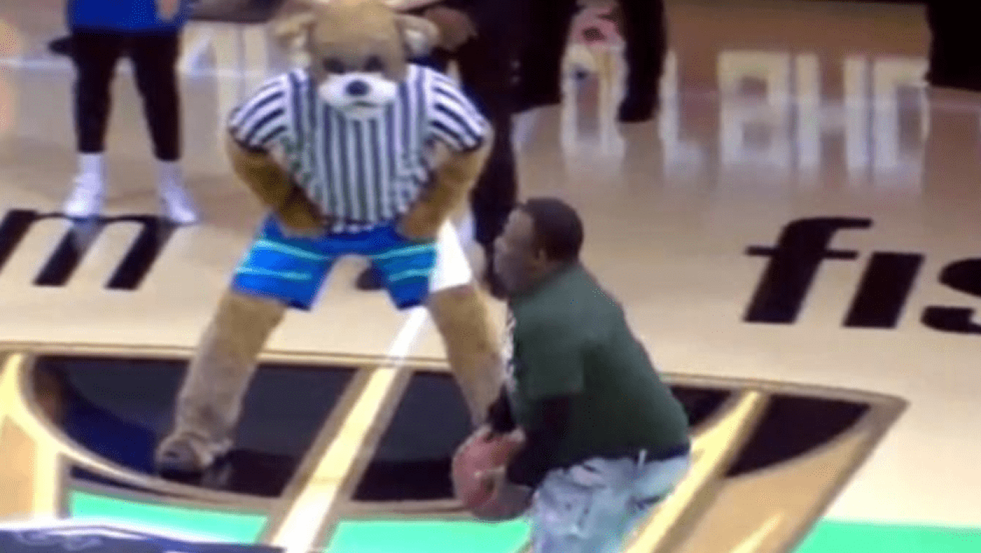 Φίλος των Μπακς ευστόχησε από το κέντρο και κέρδισε 10.000$