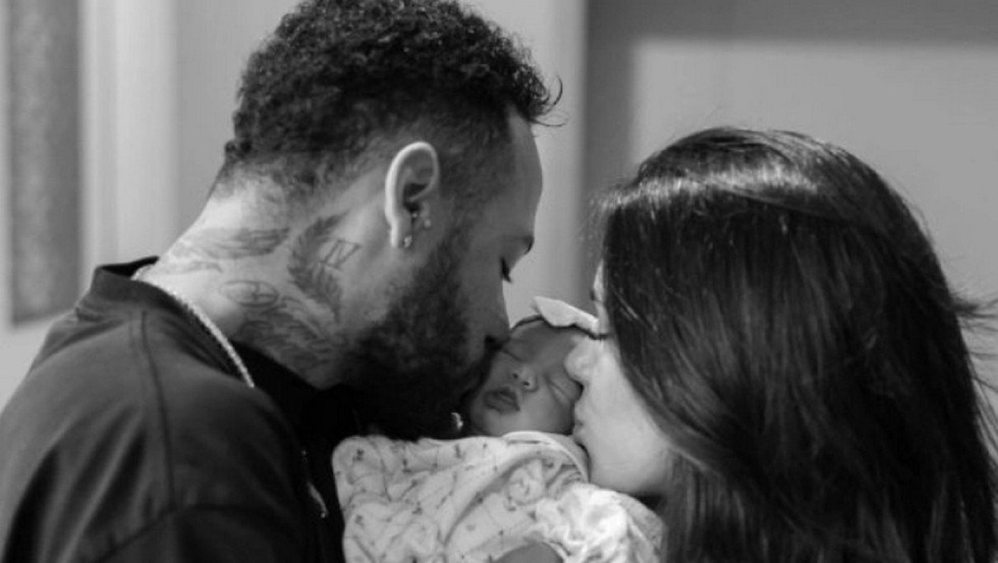 Νεϊμάρ: Διαρρήκτες εισέβαλαν στο σπίτι της μητέρας του παιδιού του, αναζητούσαν τη νεογέννητη κόρη του!