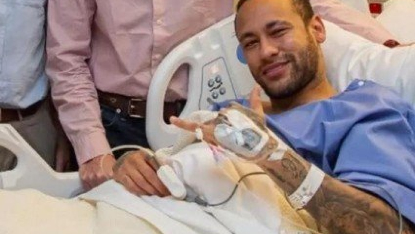 Νεϊμάρ: Πήρε εξιτήριο μετά το χειρουργείο για χιαστό