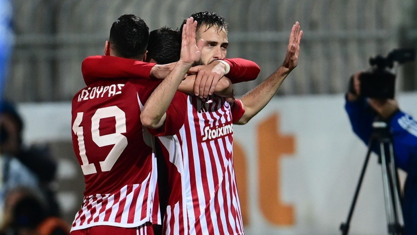 Απόδραση του Ολυμπιακού από την Τρίπολη με δύο γκολ του Φορτούνη