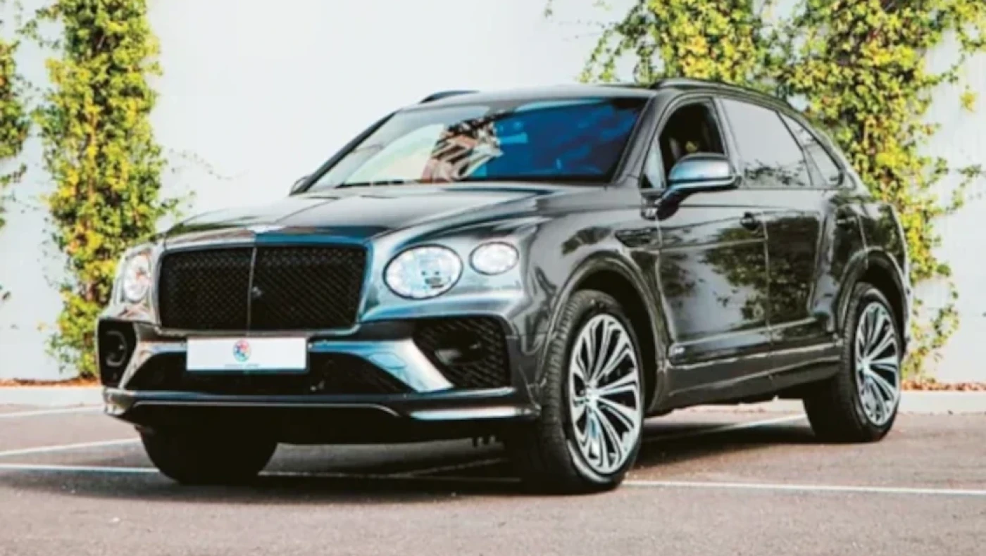 Τα απίστευτα αυτοκίνητα που πουλάει η γυναίκα του Γιώργου Τράγκα