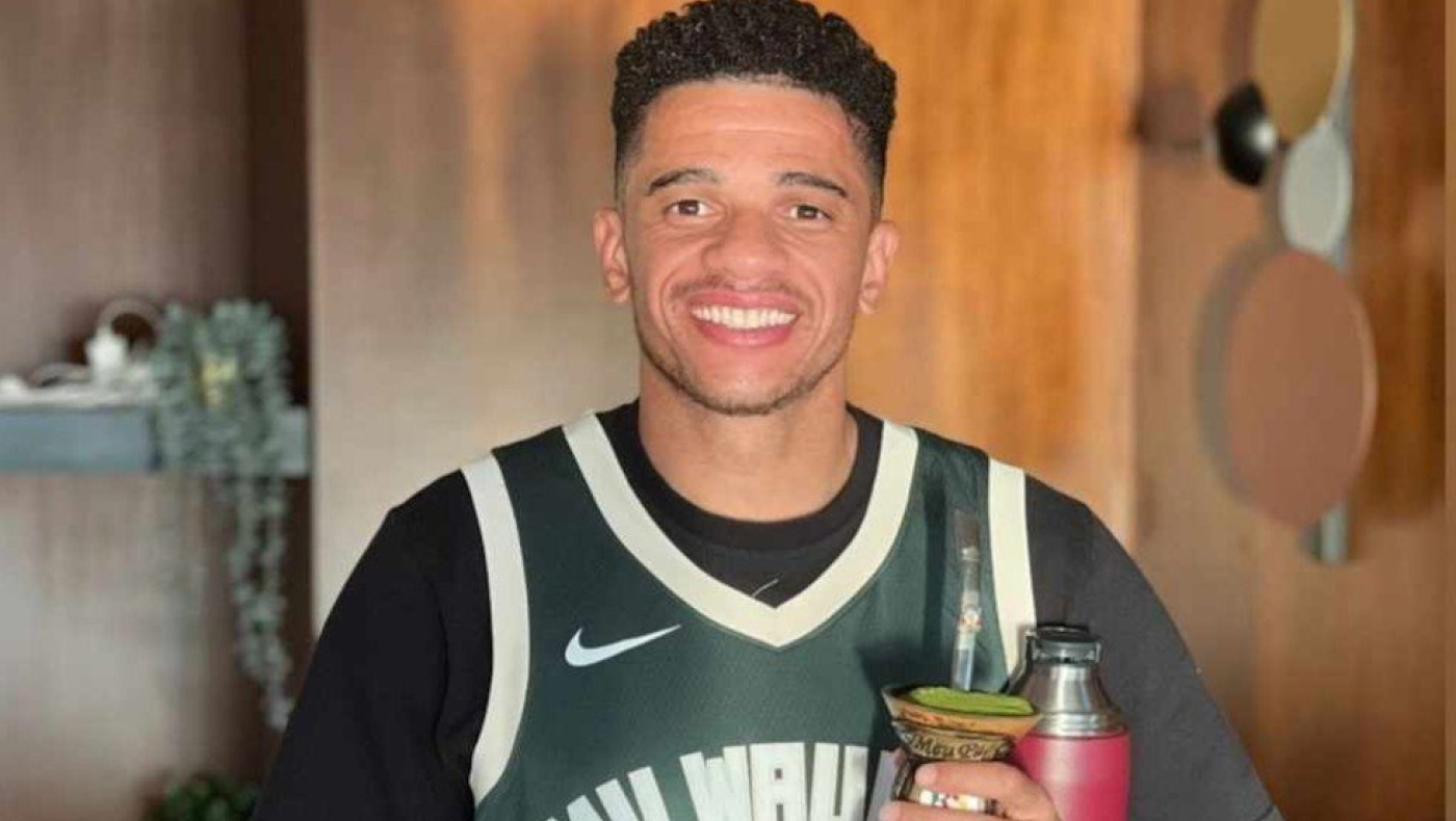 Ο Τάισον με φανέλα του Γιάννη Αντετοκούνμπο