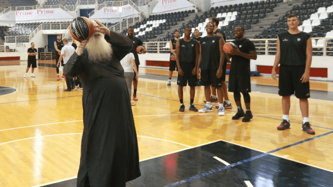 Πατέρας Χρήστος για Μαργαρίτη: «Αν φτάσουμε να τιμωρούμε τον σταυρό...»