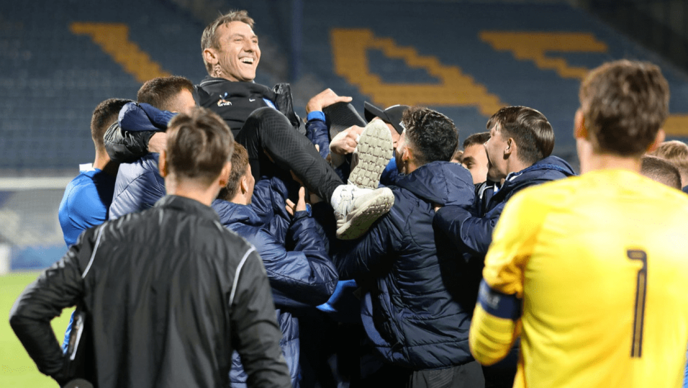 Εθνική Ελπίδων: Η συγκινητική ομιλία του προπονητή στα αποδυτήρια πριν τη νίκη επί της Πορτογαλίας