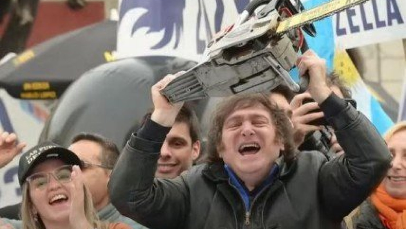 Με αλυσοπρίονο εμφανίστηκε ο νέος πρόεδρος της Αργεντινής!