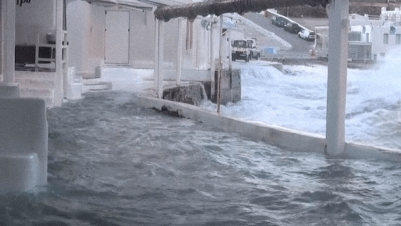 «Βούλιαξε» η μικρή Βενετία στη Μύκονο από τις καταιγίδες