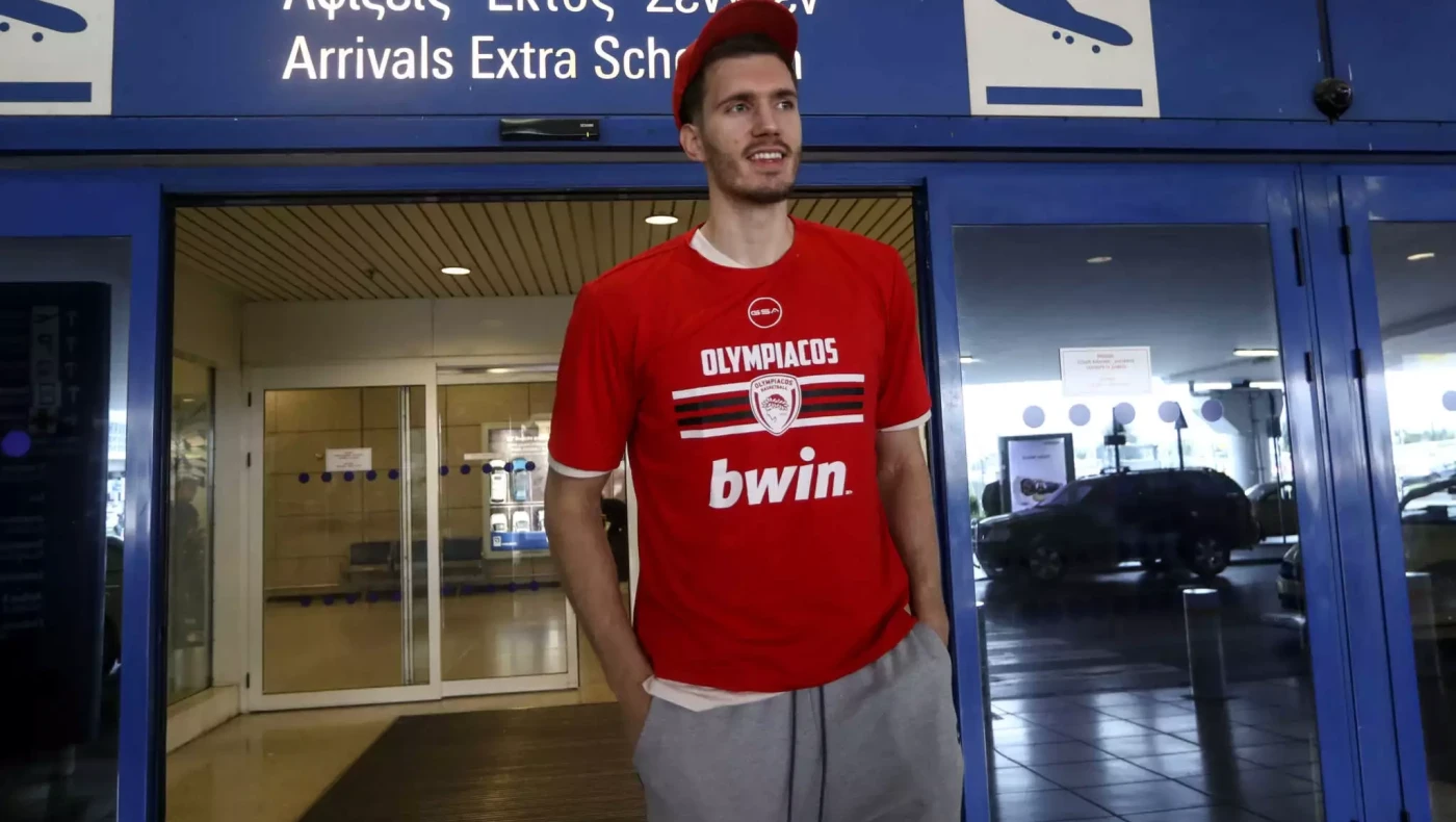 Πάτησε Ελλάδα ο Πετρούσεφ: «Ο Βεζένκοφ μου είπε να έρθω»