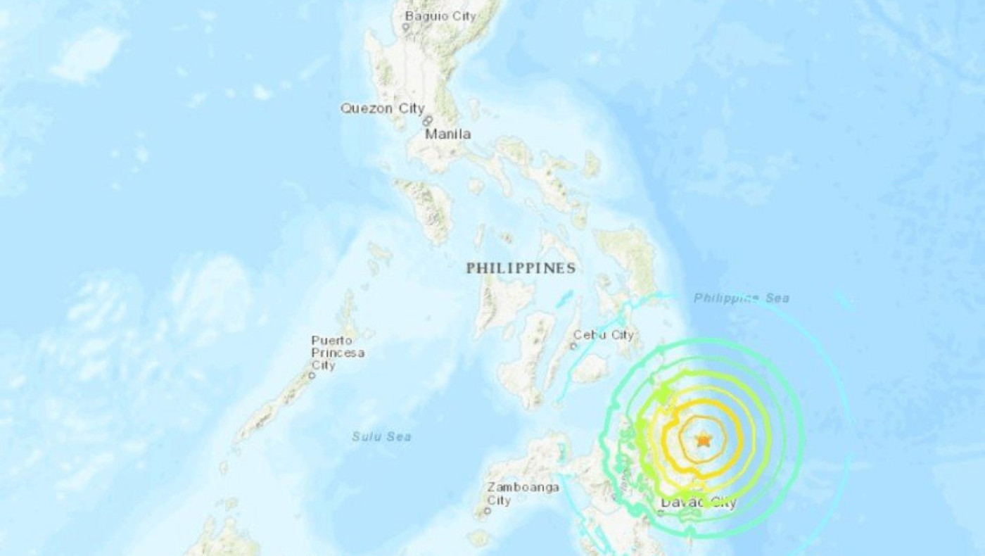 Προειδοποίηση για μεγάλο τσουνάμι στις Φιλιππίνες - Η στιγμή που καταρρέει οροφή γηπέδου (vid)