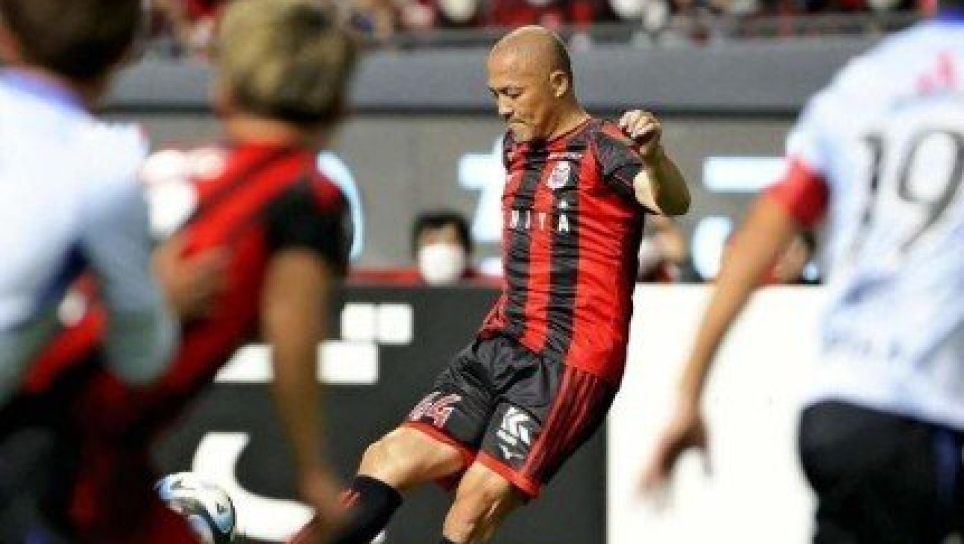 Τέλος το ποδόσφαιρο για τον 44χρονο Σίντζι Όνο (vid)