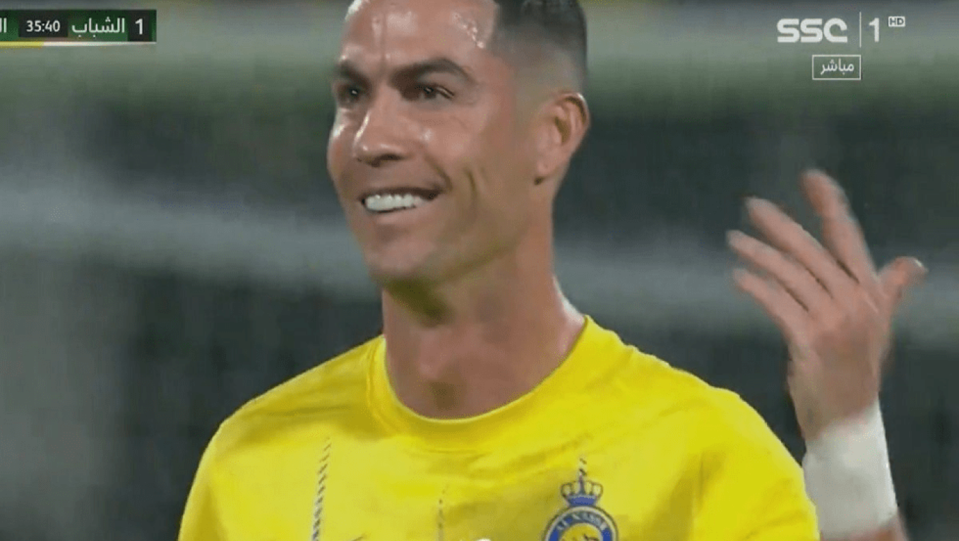 Οπαδοί τρόλαραν τον Ρονάλντο φωνάζοντας «Μέσι» και αυτός τους έδειχνε πως ήθελε να ανεβάσουν την ένταση