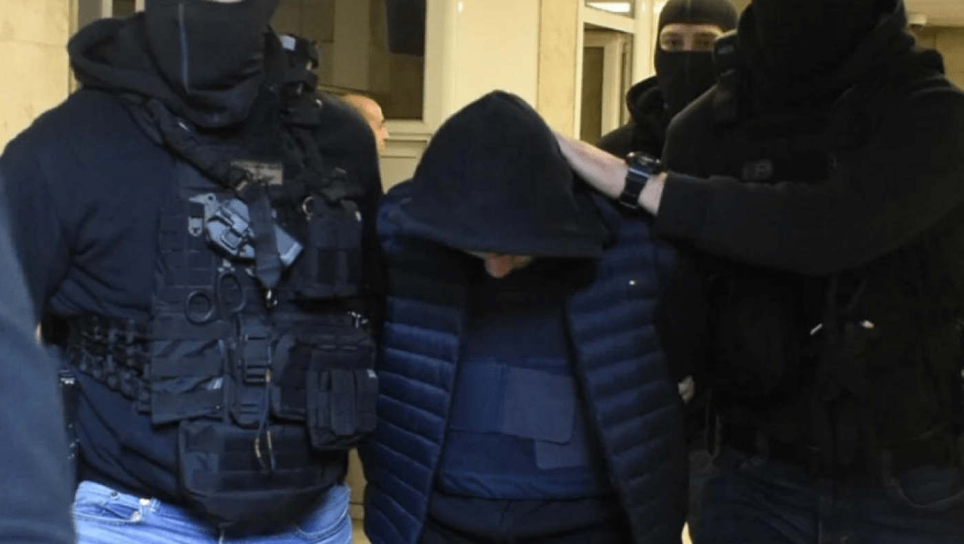 Ρέντης: Απολογείται o 18χρονος για τη φωτοβολίδα στον αστυνομικό