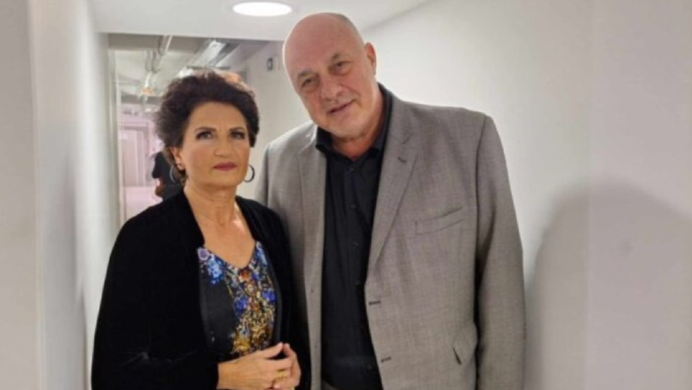 Σάλος με τη φωτογραφία Μπέου-Πρωτοψάλτη: Έντονες αντιδράσεις για τη συνύπαρξή τους