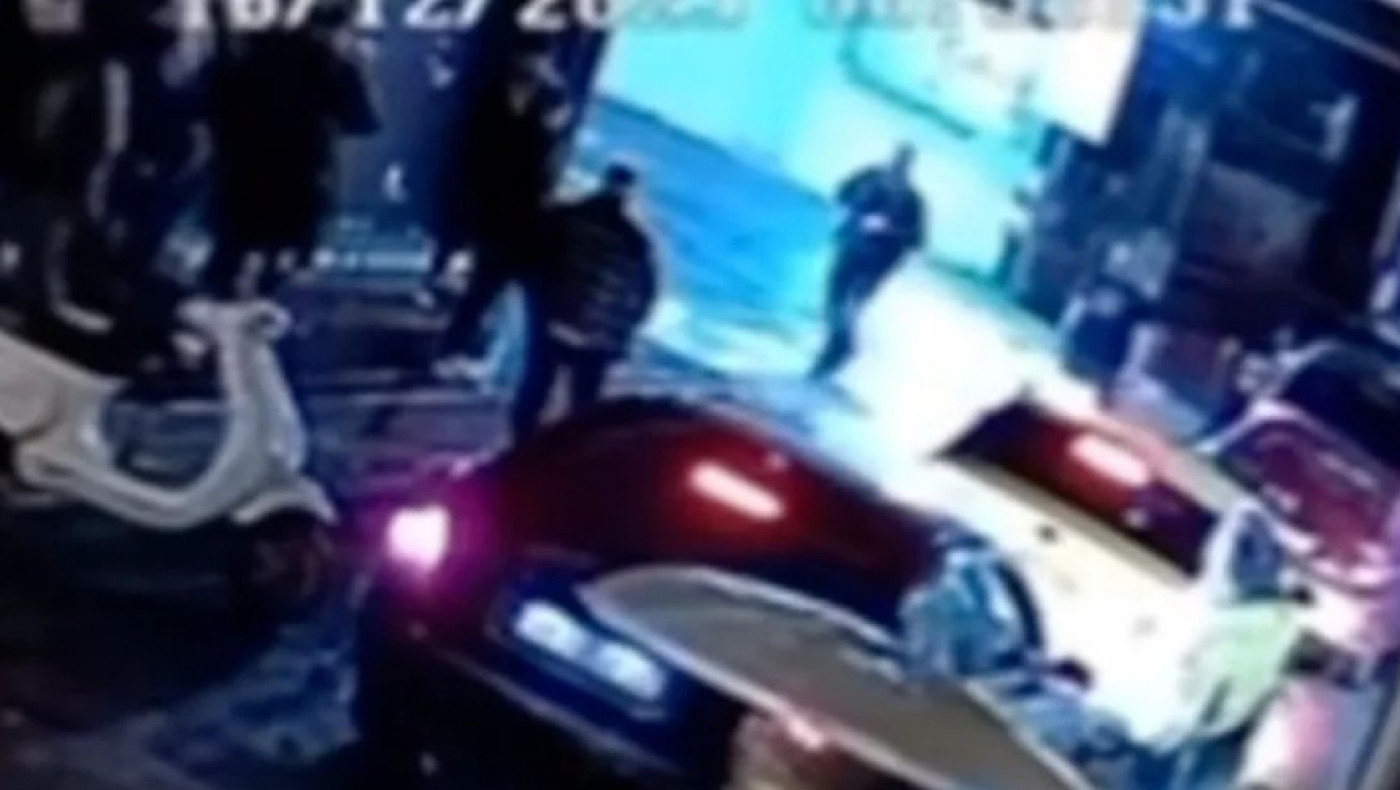 Βίντεο ΣΟΚ: Η στιγμή που ο δράστης πυροβολεί εν ψυχρώ τους τρεις Κρητικούς στο Γκάζι