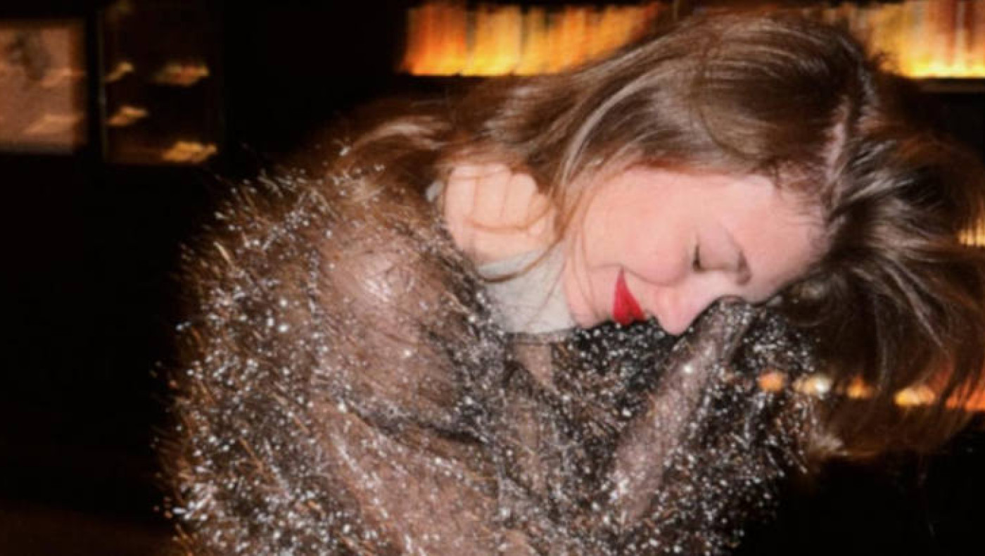 Κλέλια Ανδριολάτου: Τι είναι το «no pants» trend που υιοθέτησε στο Λονδίνο