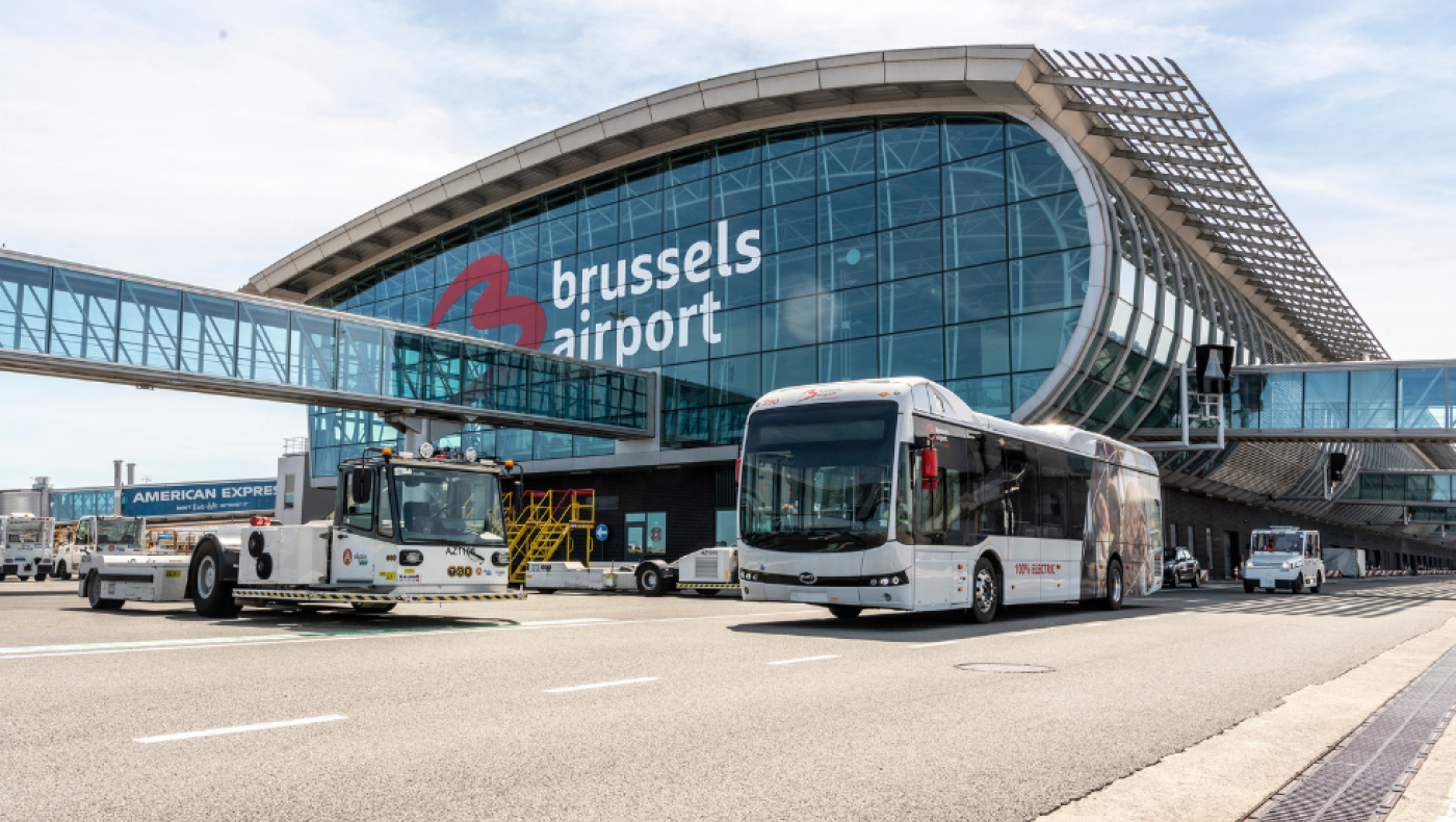 Ταλαιπωρία για δεκάδες εγκλωβισμένους Έλληνες στα αεροδρόμια της Βουδαπέστης και των Βρυξελλών