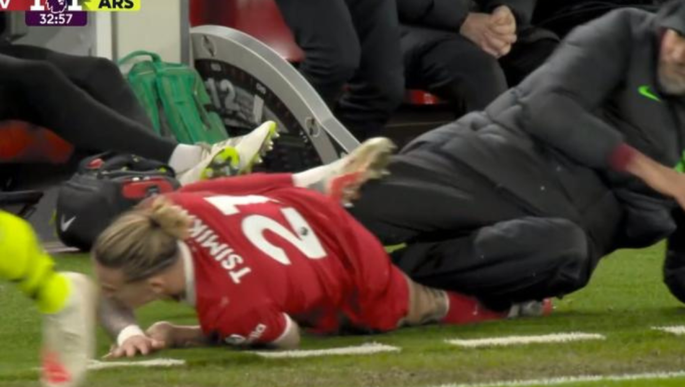 Ο Τσιμίκας τραυματίστηκε και έγινε αναγκαστική αλλαγή μετά από σύγκρουση με τον... Κλοπ (vid)