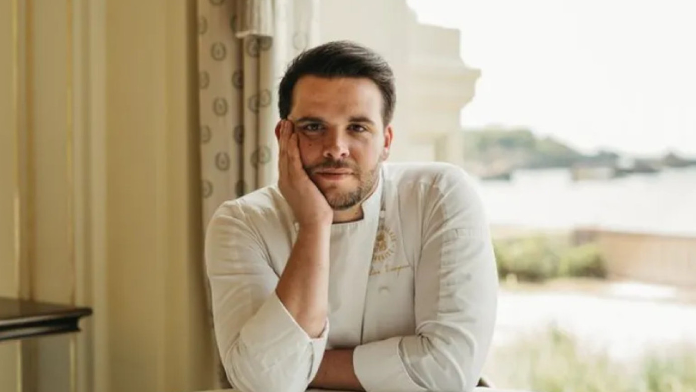 Γαλλία: Βραβευμένος σεφ απολύθηκε γιατί έκανε «εξευτελιστικό καψόνι» σε υπάλληλο