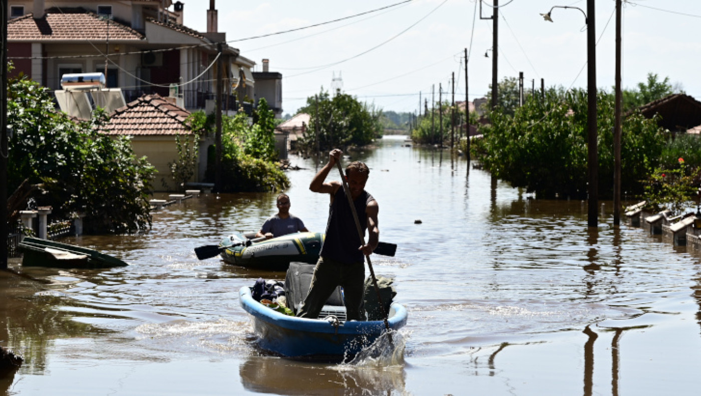 Θεσσαλία: «Μαύρα» Χριστούγεννα για τους πλημμυροπαθείς- «Ζωντανοί νεκροί και ξενιτεμένοι»