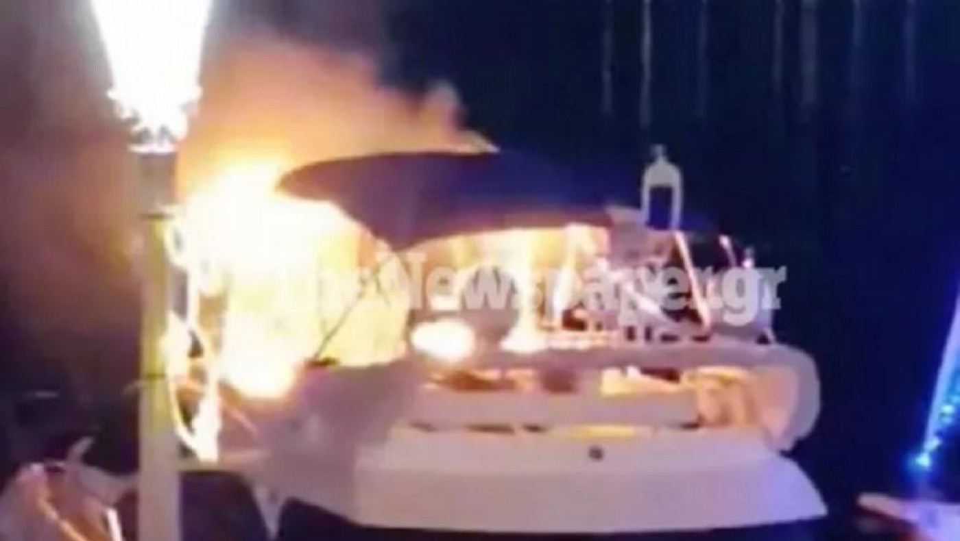 Βόλος: Σκάφος τυλίχθηκε στις φλόγες από ένα φαναράκι