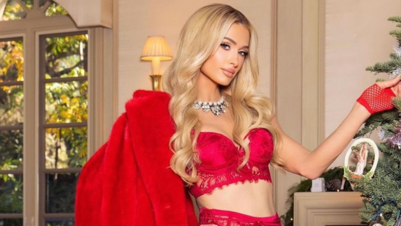 Η Πάρις Χίλτον γιόρτασε τα Χριστούγεννα ποζάροντας με εσώρουχα﻿!
