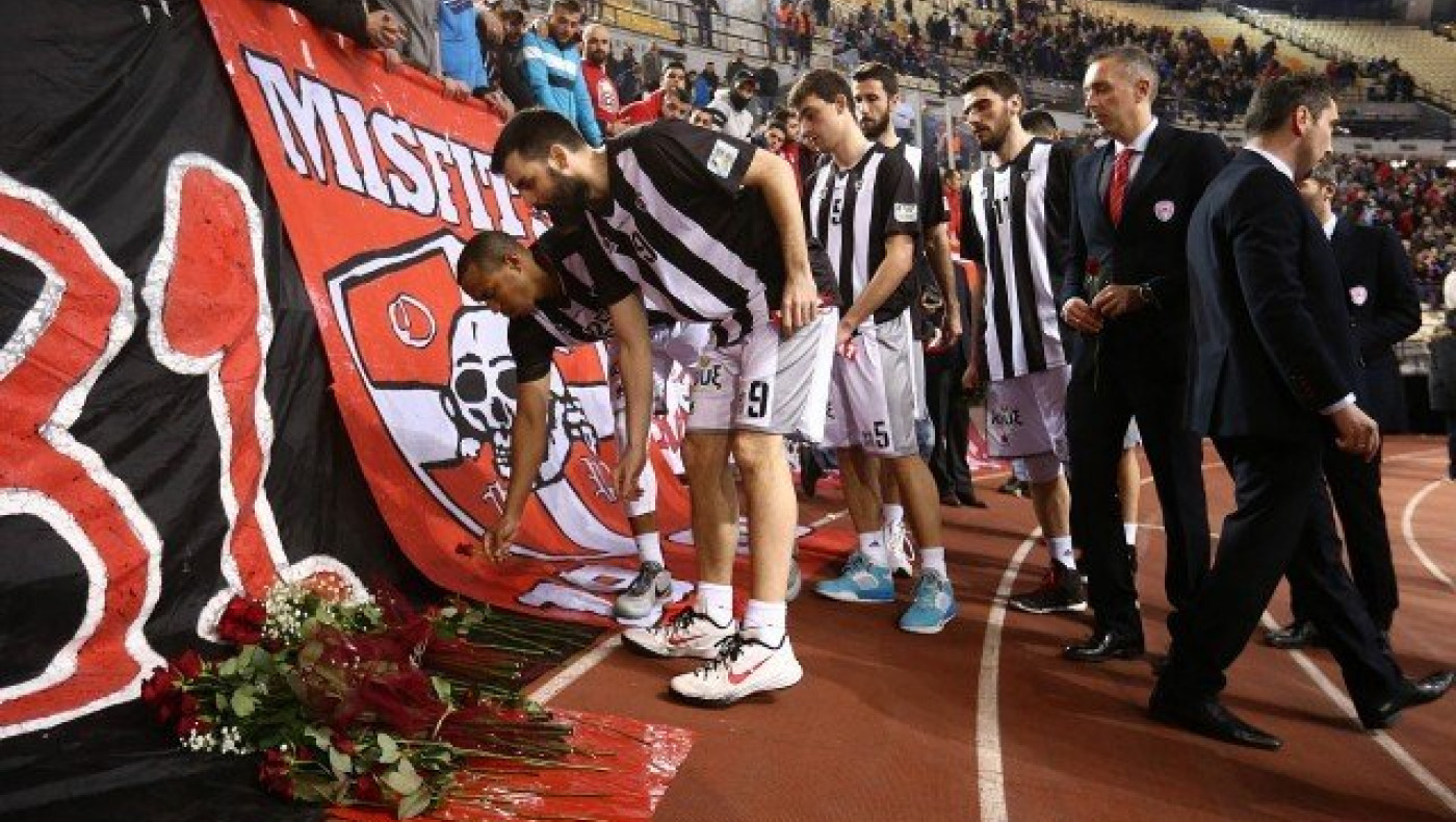 Η ΚΑΕ ΠΑΟΚ άφησε λουλούδια στη μνήμη των θυμάτων της Θύρας 7! (pics)