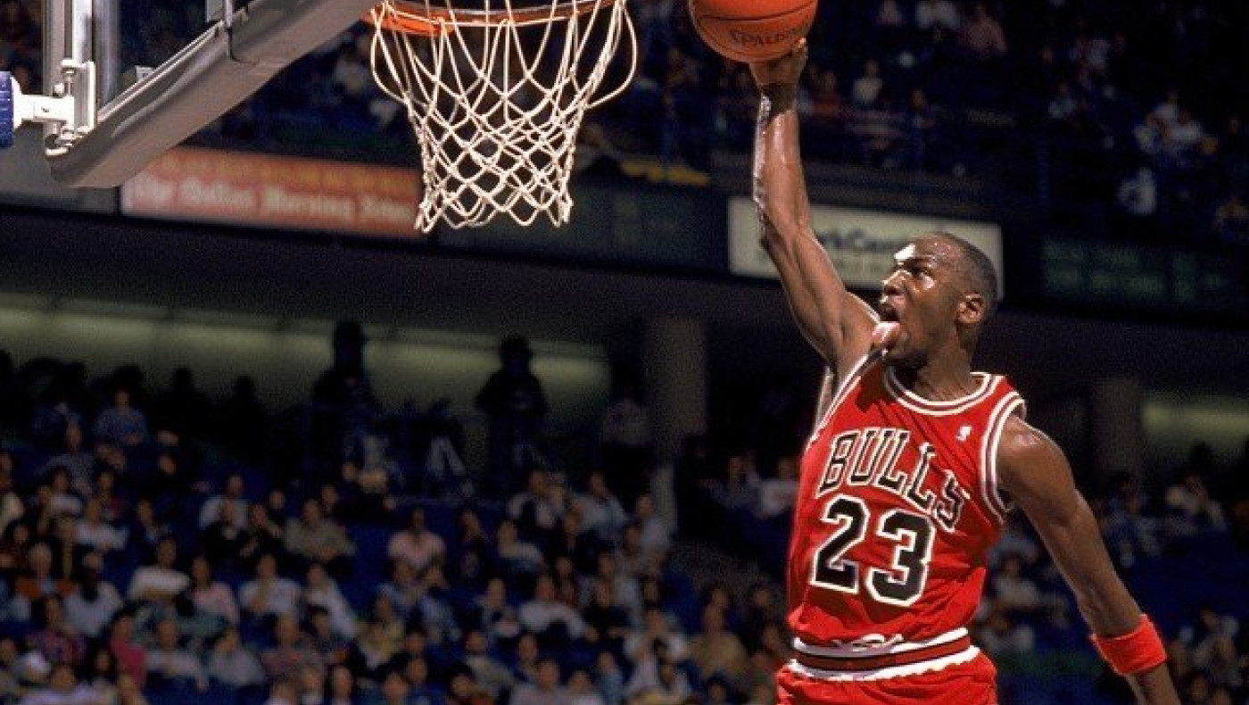 Η ζωή και η καριέρα του «αέρινου» Μάικλ Τζόρνταν! (videos)