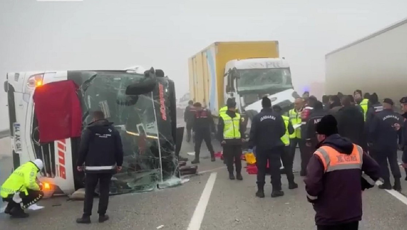 Τουρκία: Τέσσερις νεκροί μετά από σύγκρουση λεωφορείου με φορτηγό