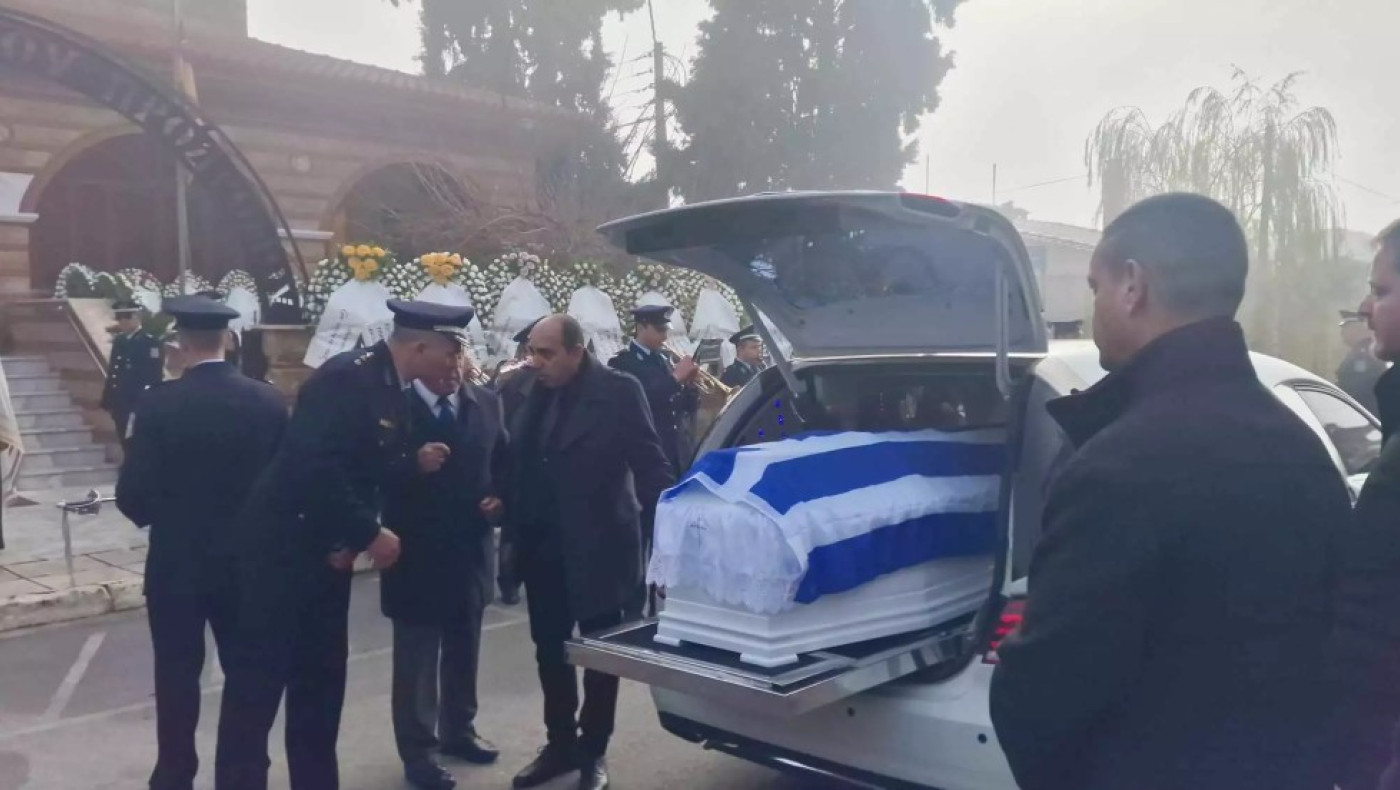 Θλίψη στο τελευταίο «αντίο» στον 32χρονο αστυνομικό που δολοφονήθηκε από το Νορβηγό