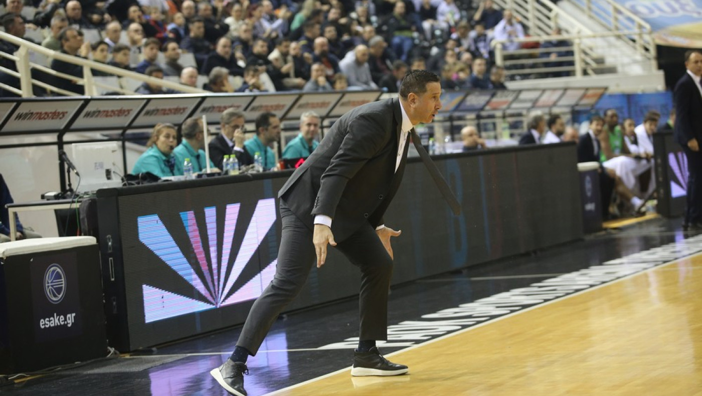 ΠΑΟΚ-Τόφας: Αποβολή του Τακιανού στο 15', έντονες αντιδράσεις για την κακή διαιτησία (vid)