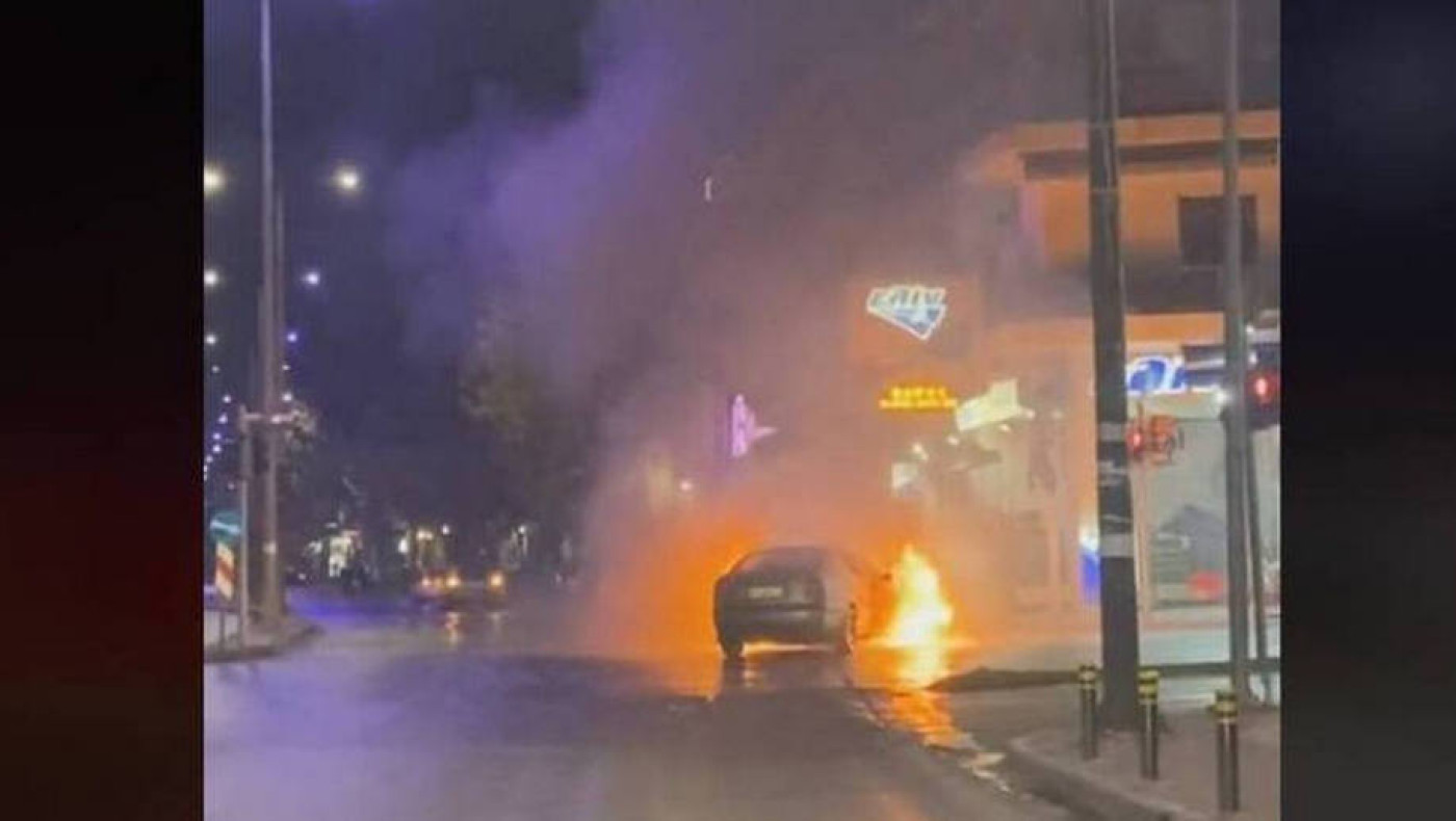 Θεσσαλονίκη: Αυτοκίνητο άρπαξε φωτιά κοντά σε βενζινάδικo