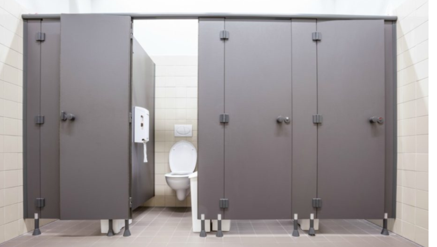 Τουαλέτα καφετέριας εξερράγη και γέμισε πελάτη με περιττώματα