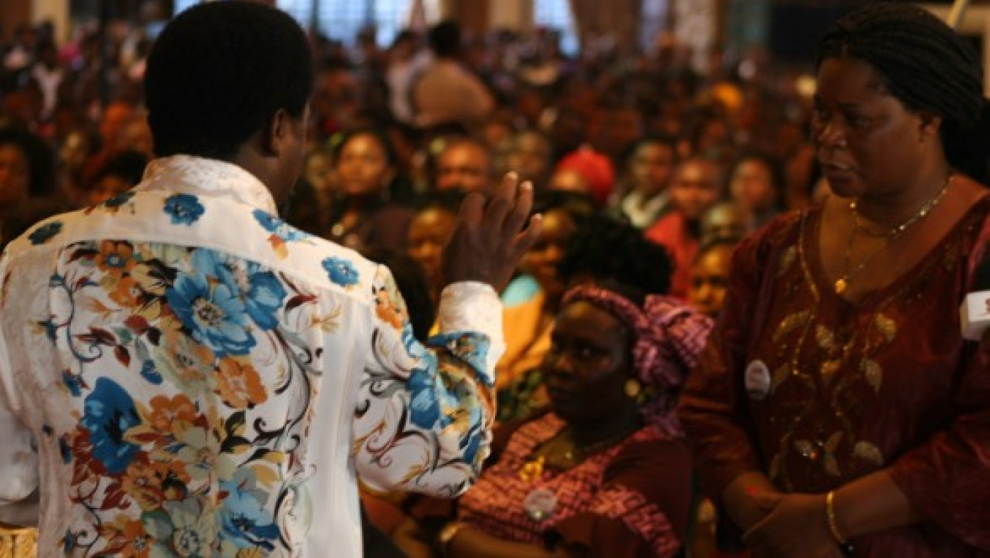 Αγρυπνία στη Λάρισα για τον γάμο των ομόφυλων - Πιστοί... προσευχήθηκαν