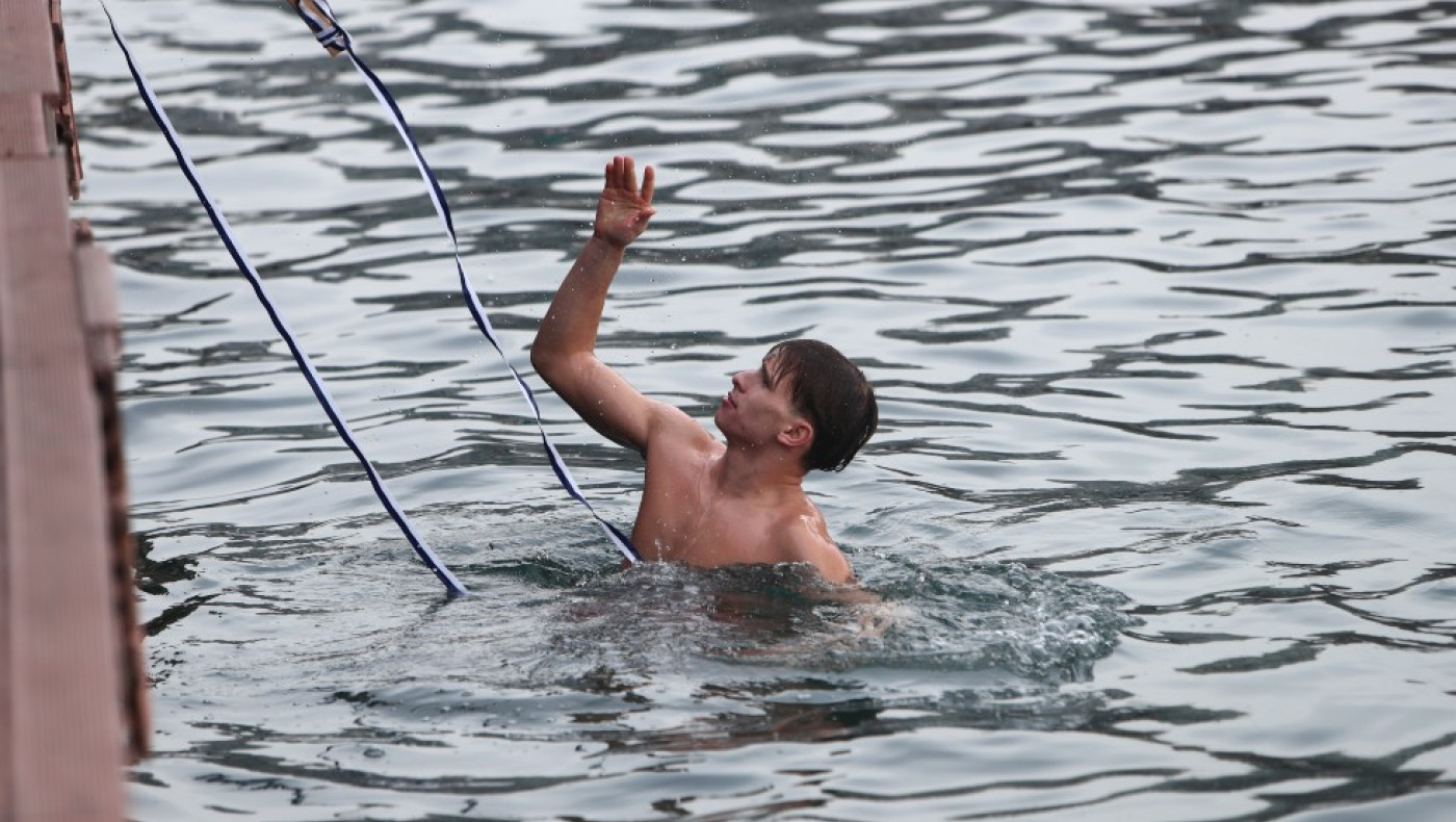 Θεσσαλονίκη: «Υγεία και να πάρει το Conference ο ΠΑΟΚ» ευχήθηκε ο νεαρός που έπιασε τον Σταυρό