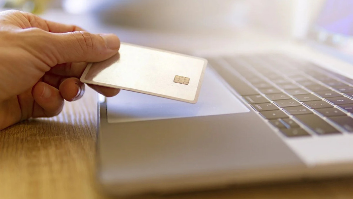 Αμερικανικό δημοσίευμα για εμπλοκή της Viva Wallet σε πληρωμές της πορνογραφικής Sirina