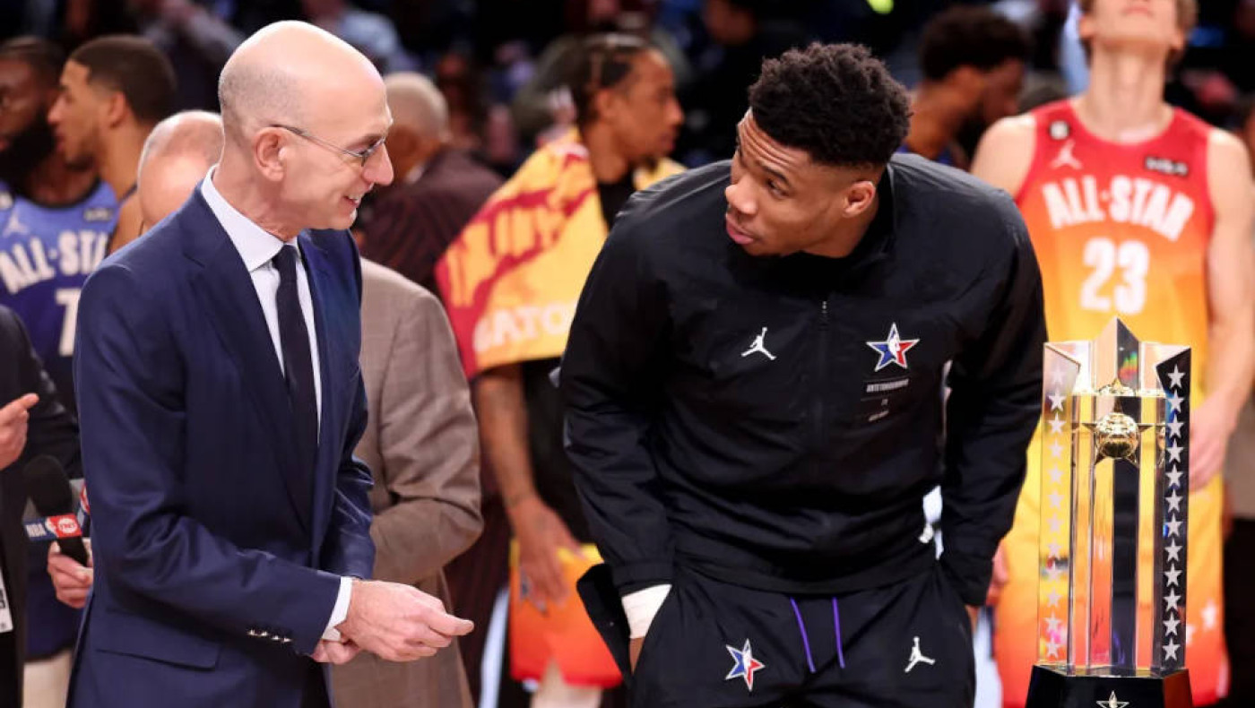 NBA-Σίλβερ: «Ο Αντετοκούνμπο με πιέζει για αγώνα στην Ελλάδα»