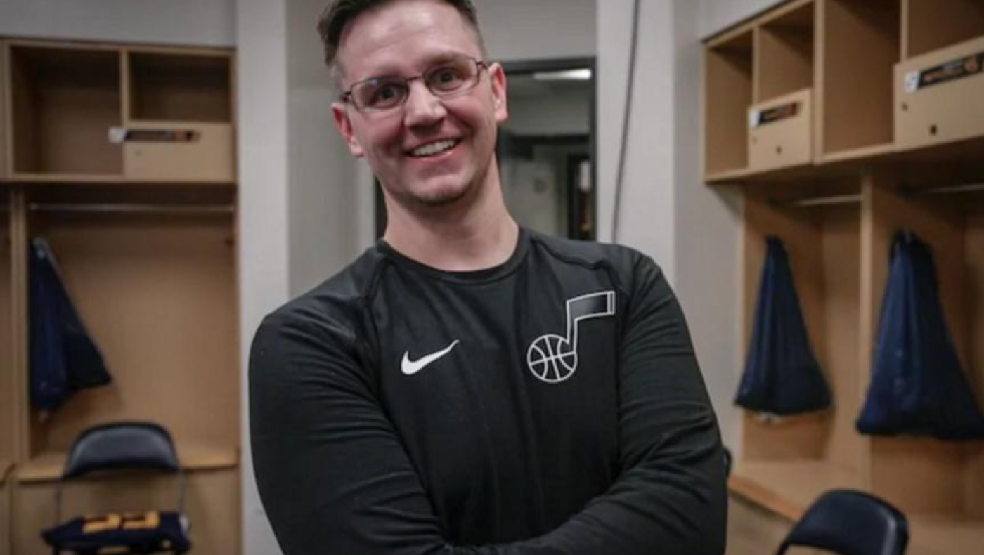 Τρολ των Τζαζ στους Μιλγουόκι και στον Γιάννη Αντετοκούνμπο με τον φροντιστή τους