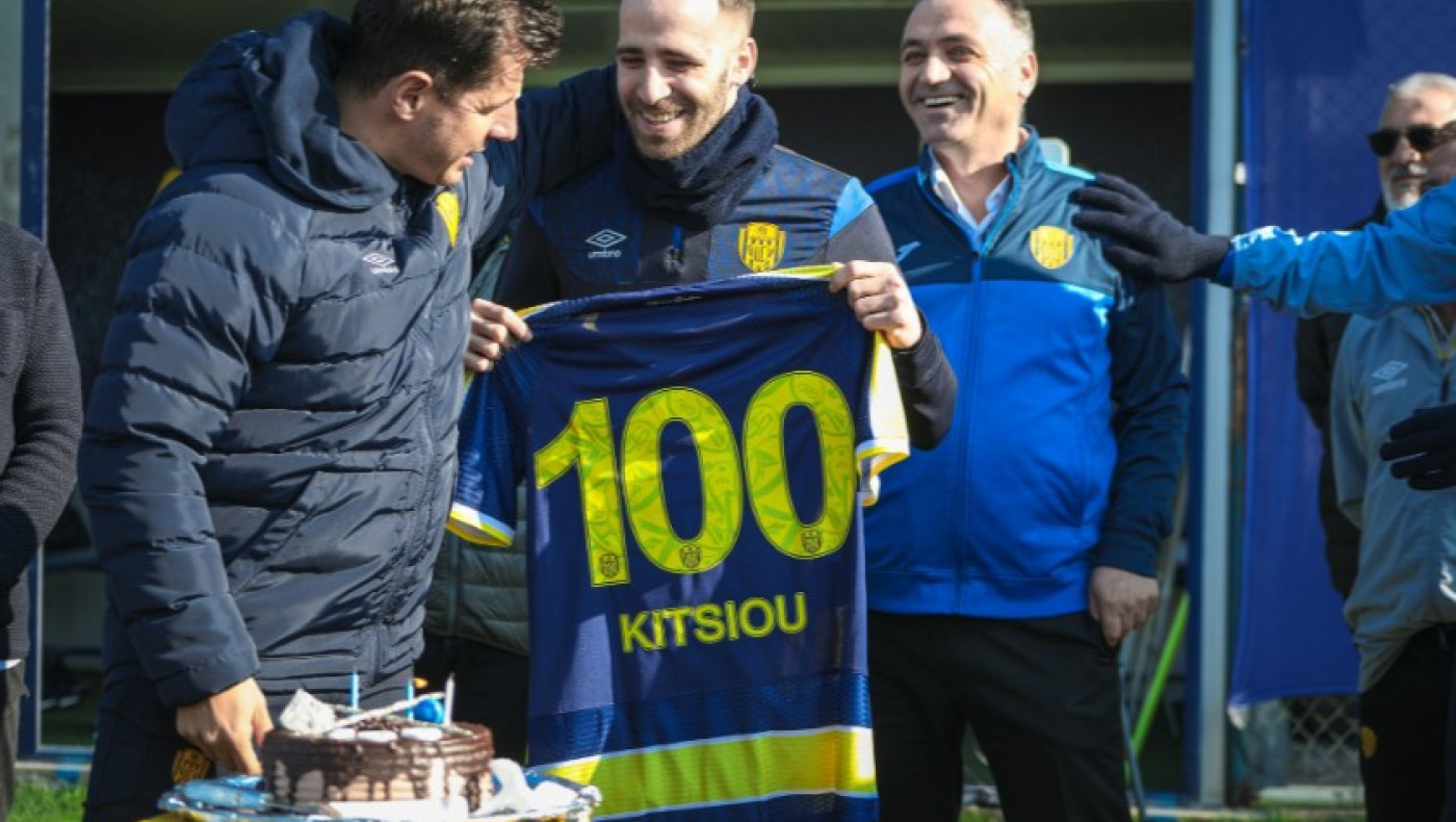 Τούρτα και φανέλα στον Κίτσιου για τις 100 συμμετοχές του με την Ανκαραγκουτσού (pics)