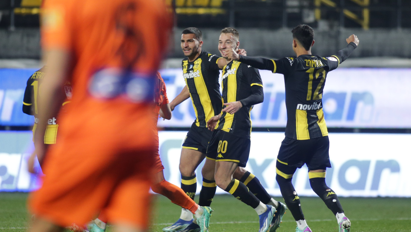 Ο σπουδαίος Μορόν ισοφαρίζει για τον Άρη με κεφαλιά (vid)