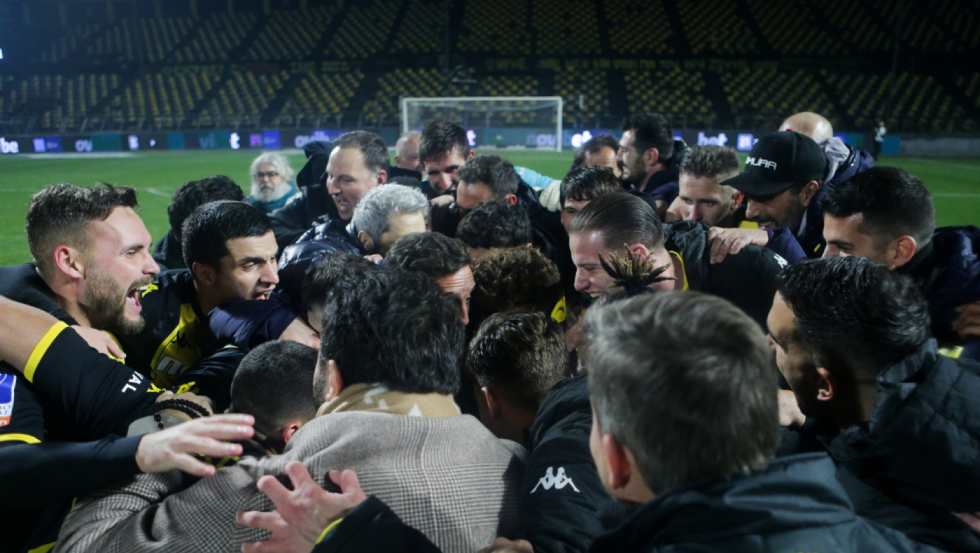 Η εμψύχωση του Γκουγκουλιά στους παίκτες του Άρη με το ιστορικό κονβόι για την Αθήνα!