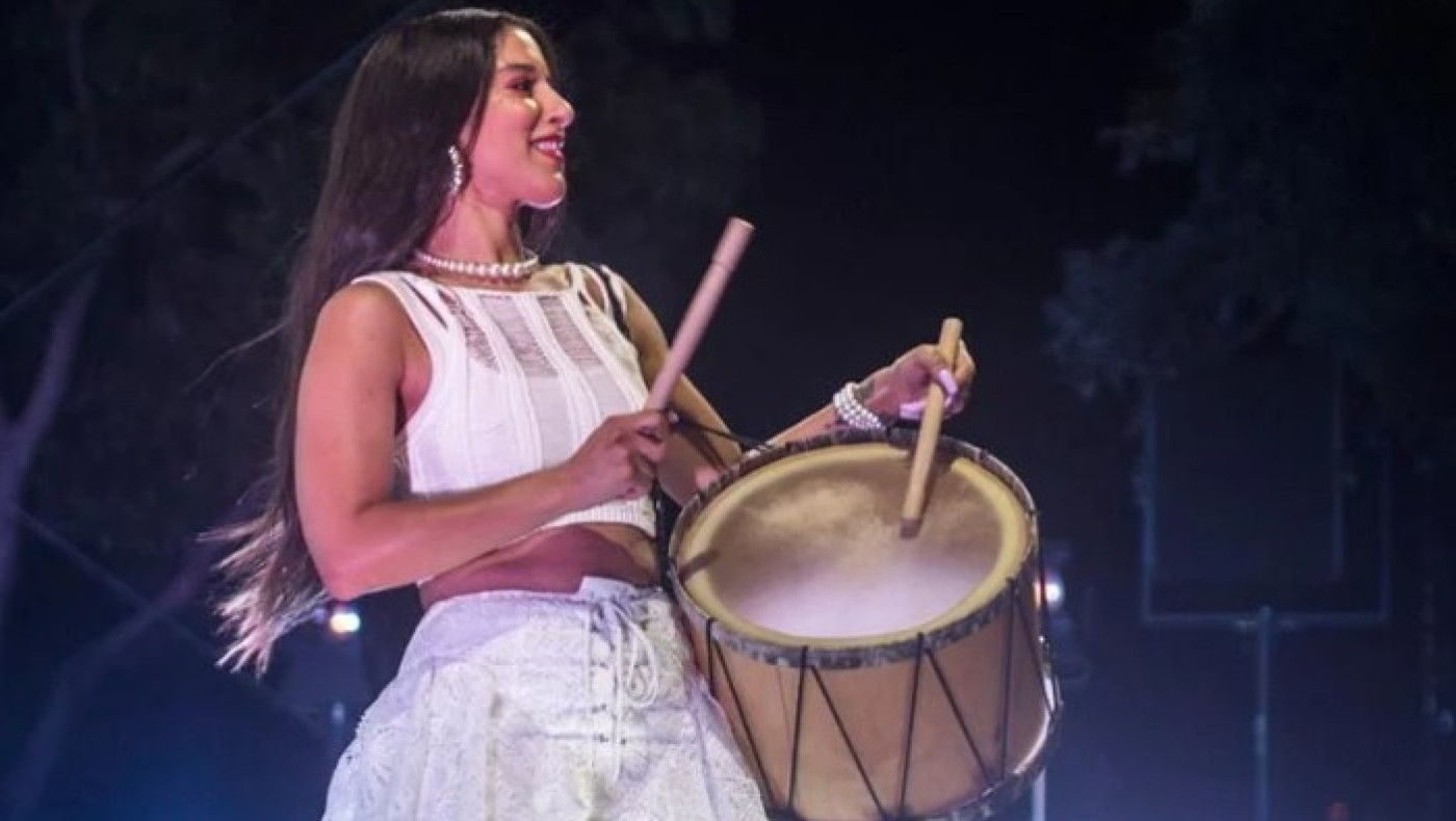 Eurovision 2024: Η Μαρίνα Σάττι μαθαίνει στην Κοντσίτα πώς να κουνάει το μαντήλι