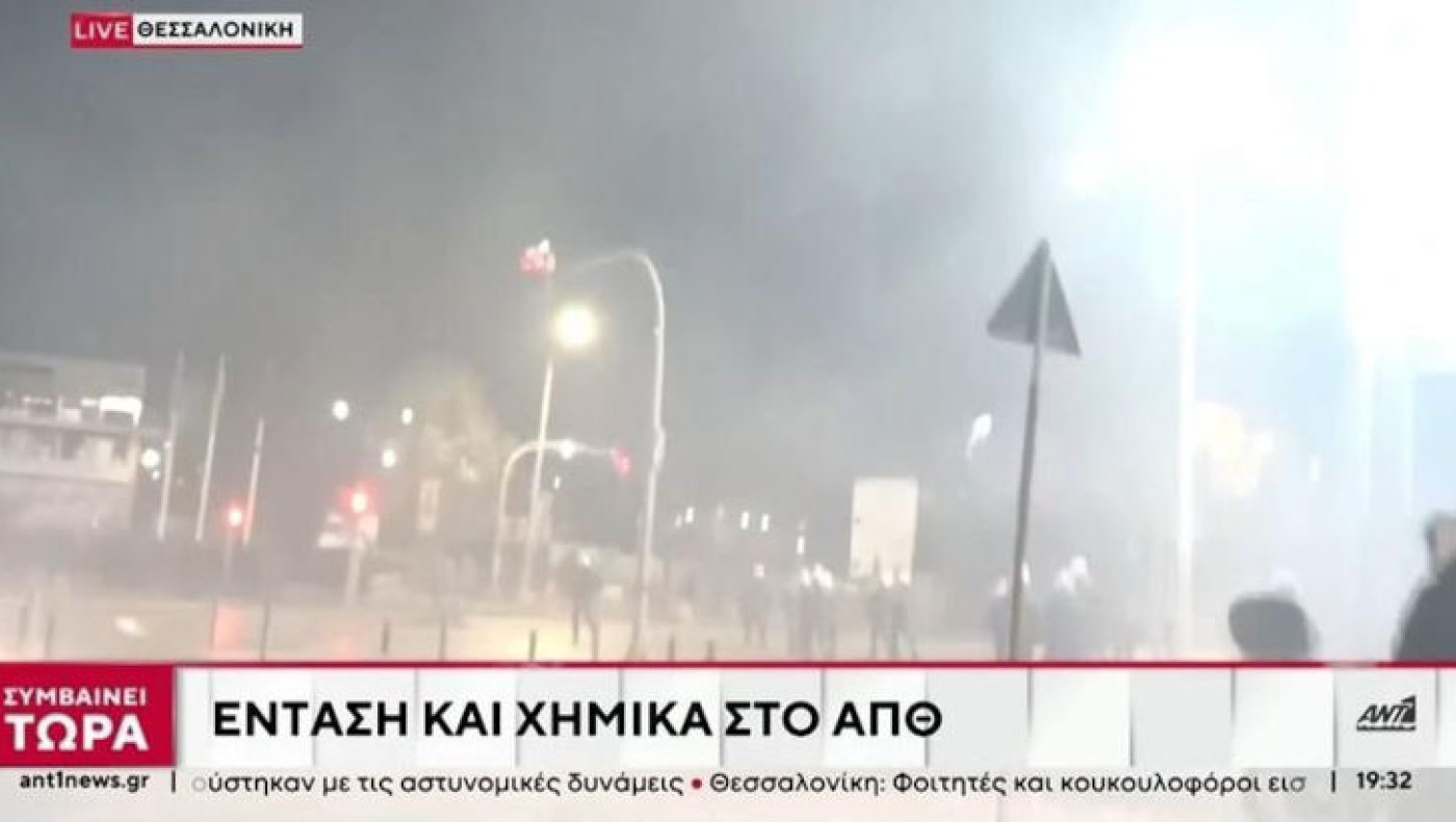 Επεισόδια στη Θεσσαλονίκη: Τα χημικά «έπνιξαν» δημοσιογράφο του ΑΝΤ1