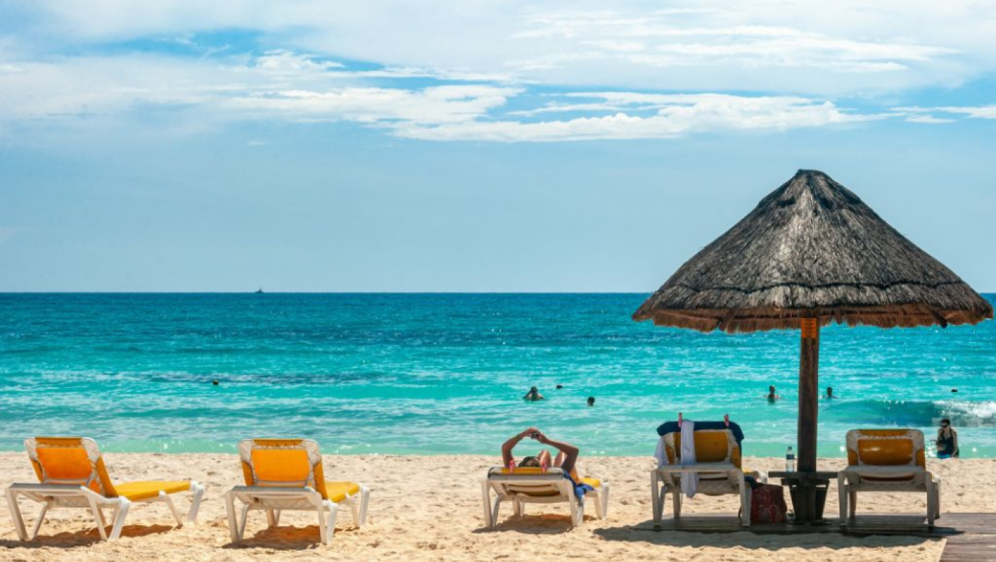 Νομοσχέδιο για τις ξαπλώστρες στις παραλίες - Πρόστιμα έως 60.000 ευρώ