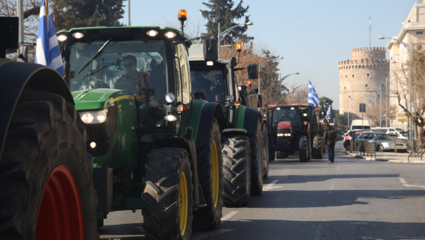 Μεγάλο συλλαλητήριο αγροτών έξω από τη ΔΕΘ: «Δεν φεύγουμε από τα μπλόκα, ο αγώνας τώρα ξεκινάει»