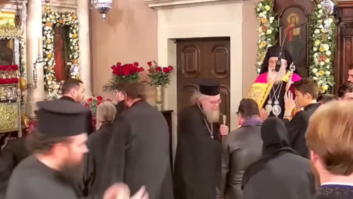 Κέρκυρα-Σάλος με Μητροπολίτη: Διώχνει ΑμεΑ που ήθελε να πάρει την ευχή του!
