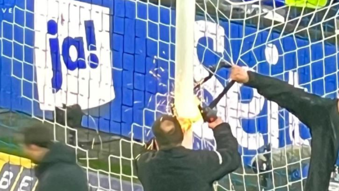 Έβαλαν... κλειδαριές στο τέρμα του Αμβούργου για έναν παράδοξο λόγο