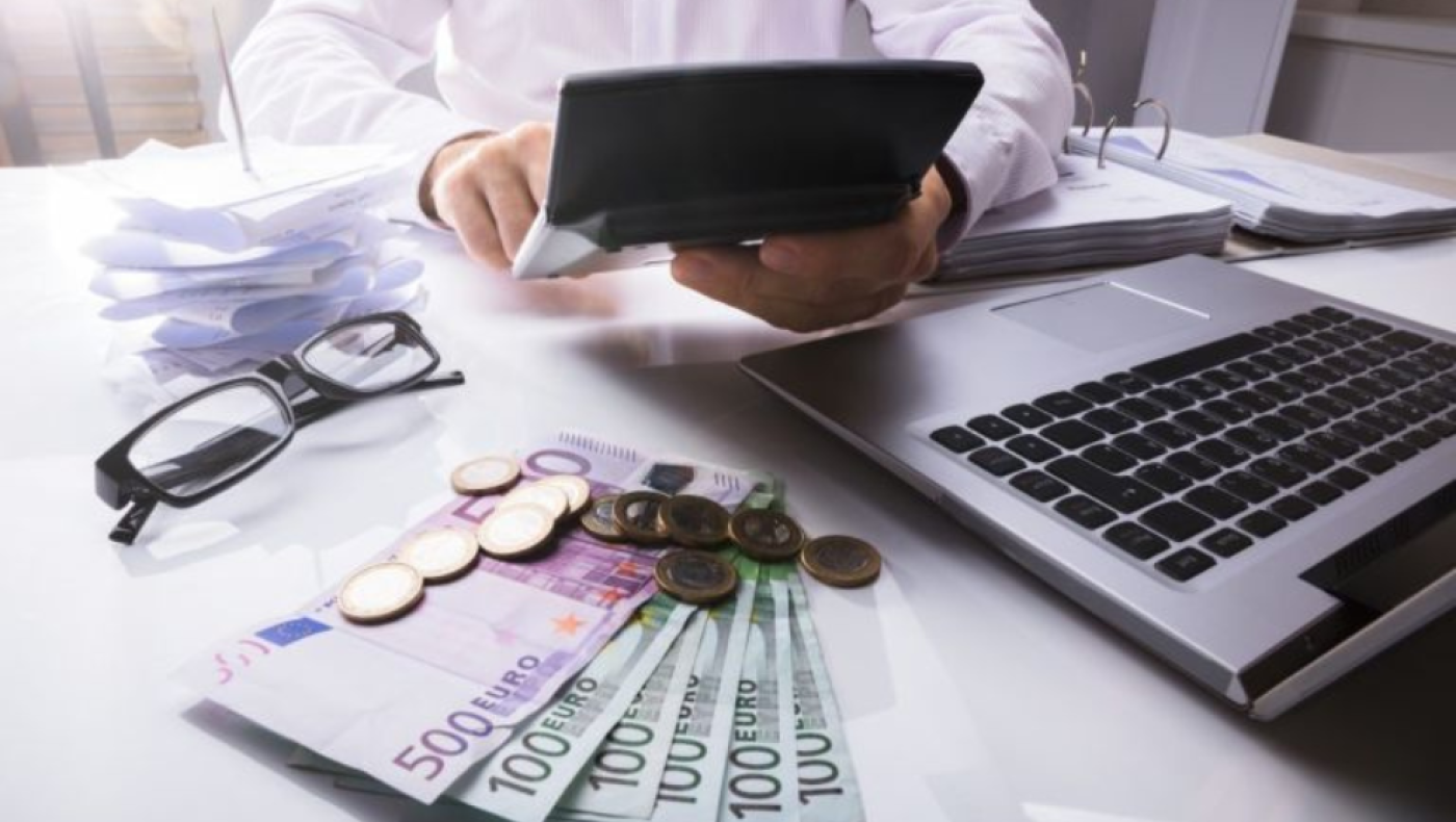 Η ΑΑΔΕ λύνει τα χέρια των φορολογούμενων: Ξεμπερδεύεις με ένα κλικ από το κινητό!