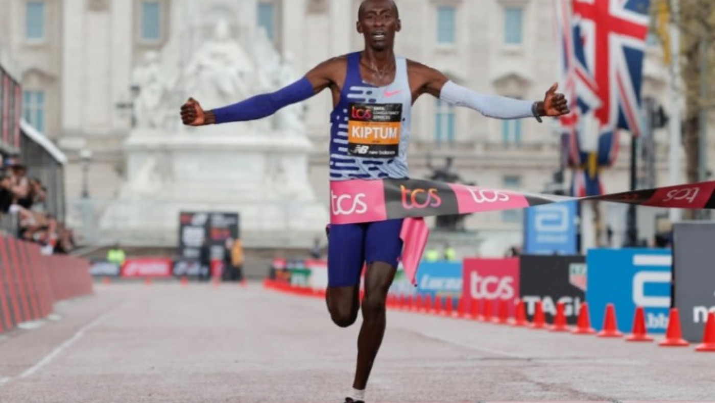 Νεκρός σε τροχαίο ο 24χρονος κάτοχος του παγκοσμίου ρεκόρ Μαραθωνίου